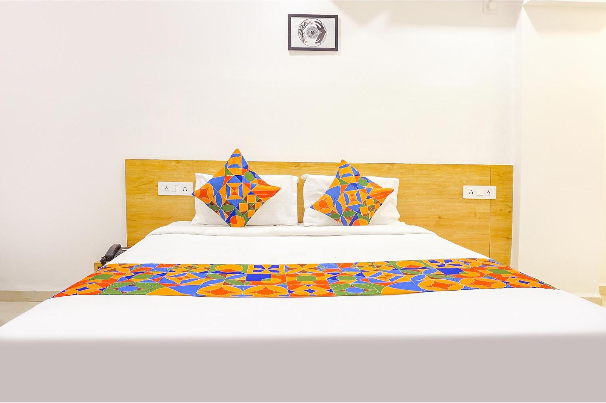 Fabhotel Saffron Inn I - Nr Darshan Museum Pune Bagian luar foto