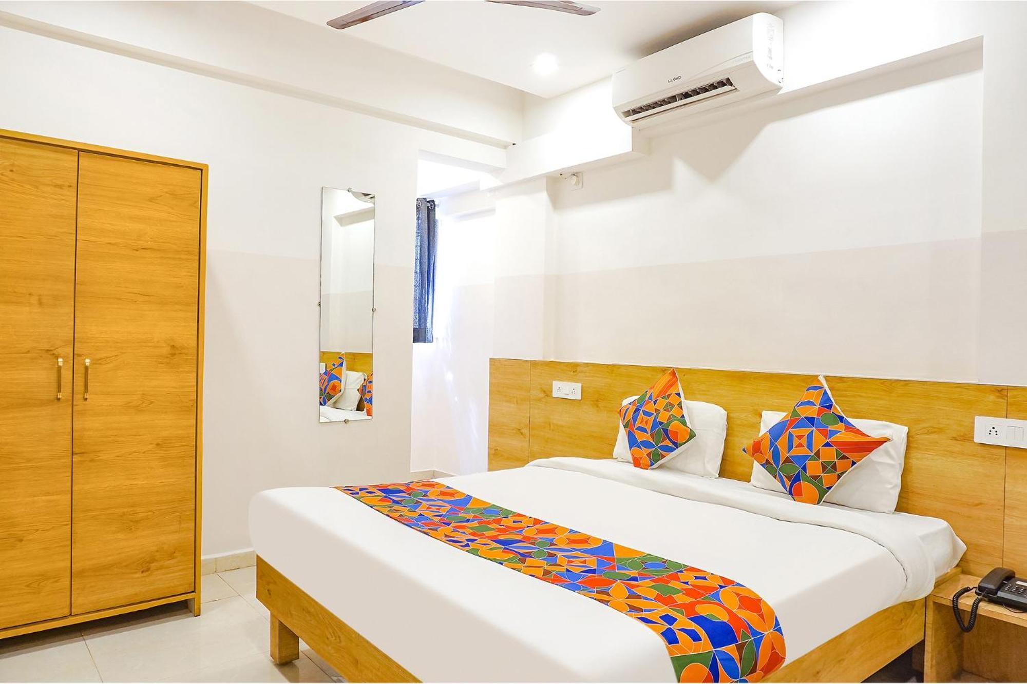 Fabhotel Saffron Inn I - Nr Darshan Museum Pune Bagian luar foto