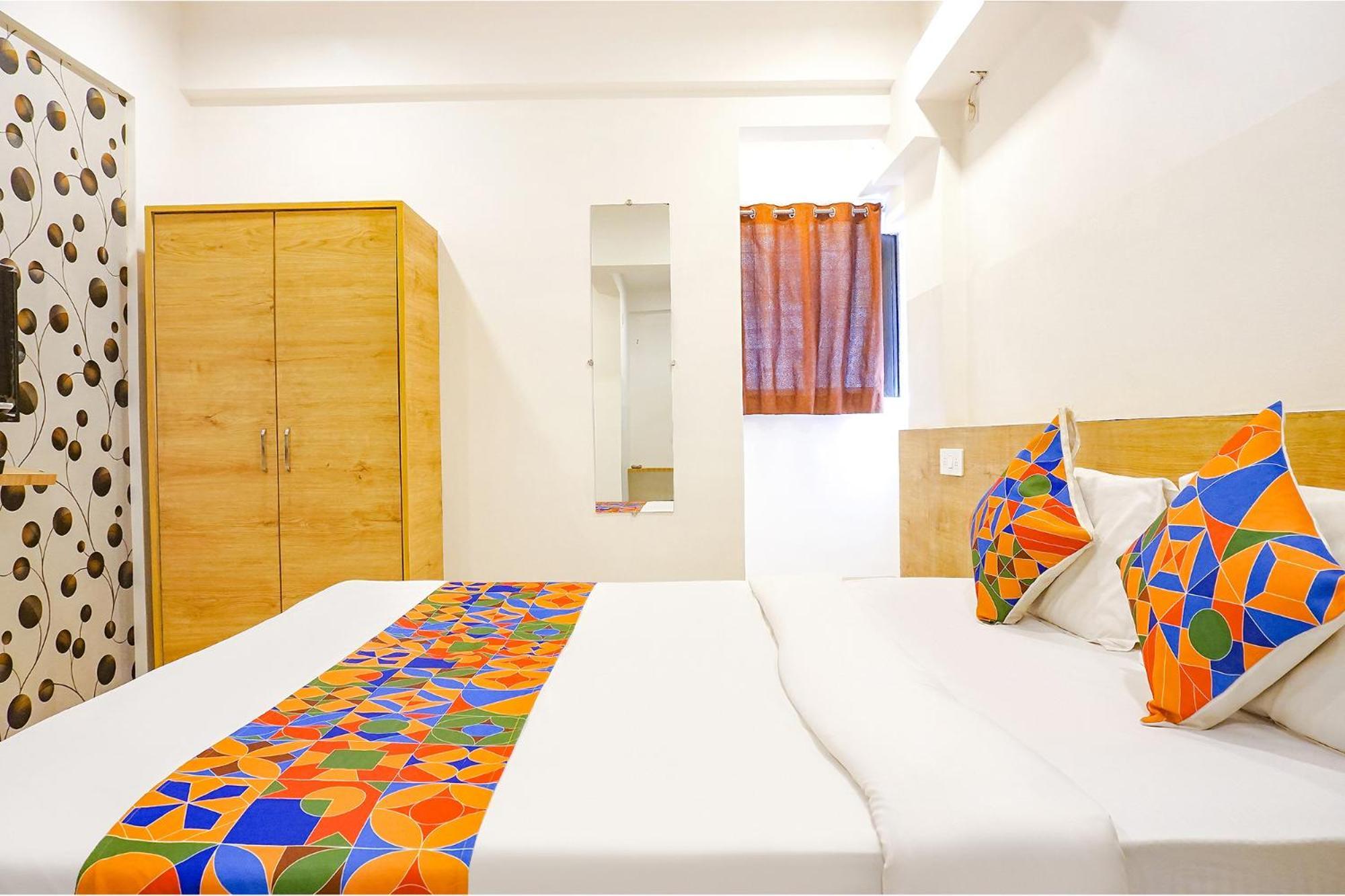 Fabhotel Saffron Inn I - Nr Darshan Museum Pune Bagian luar foto