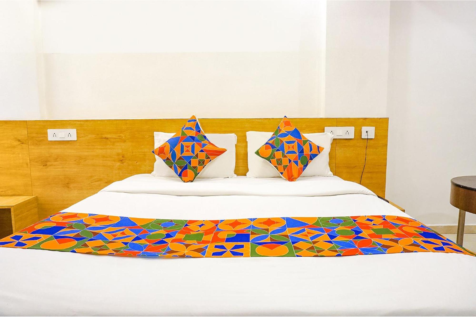 Fabhotel Saffron Inn I - Nr Darshan Museum Pune Bagian luar foto