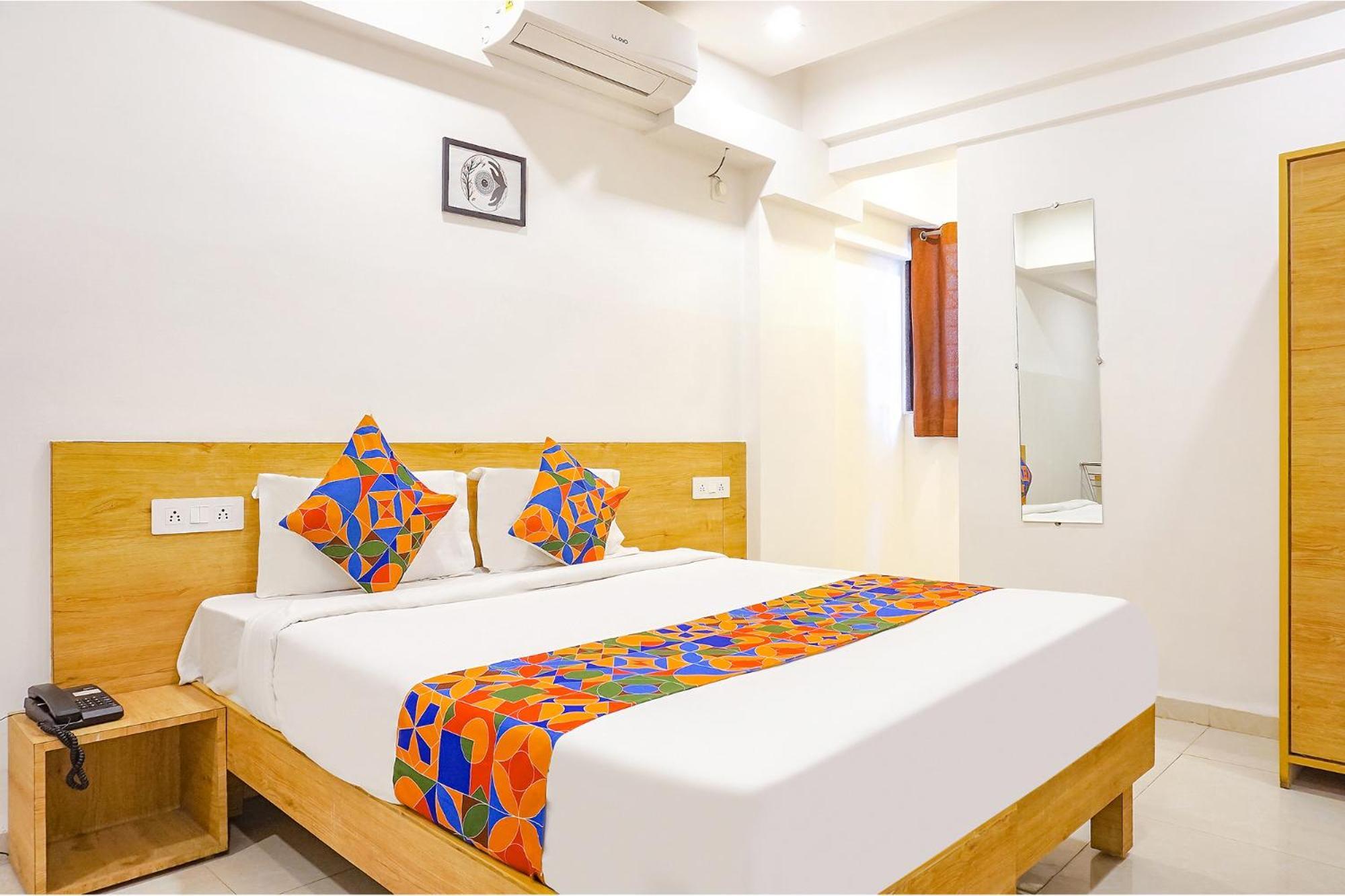Fabhotel Saffron Inn I - Nr Darshan Museum Pune Bagian luar foto