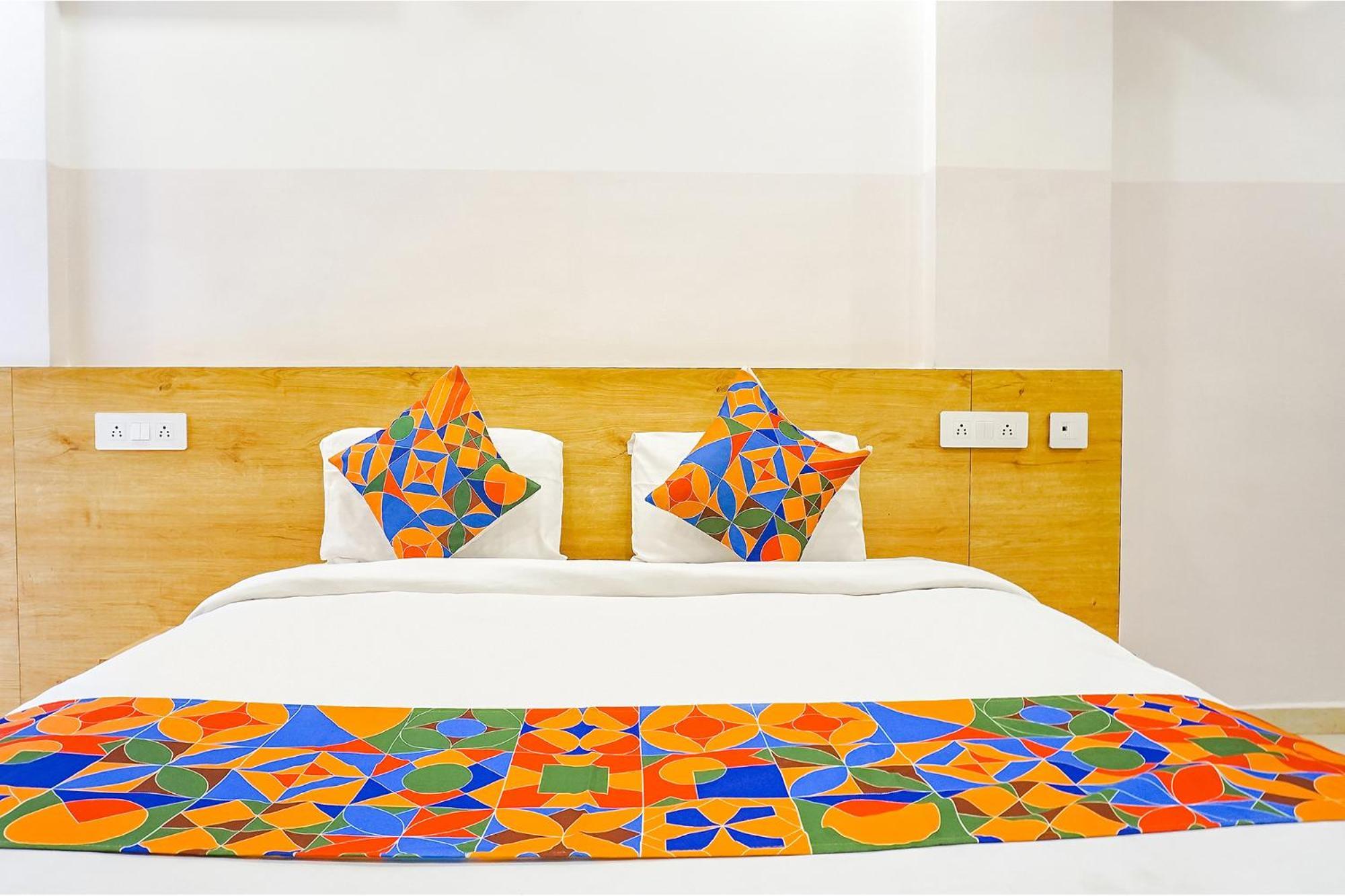 Fabhotel Saffron Inn I - Nr Darshan Museum Pune Bagian luar foto
