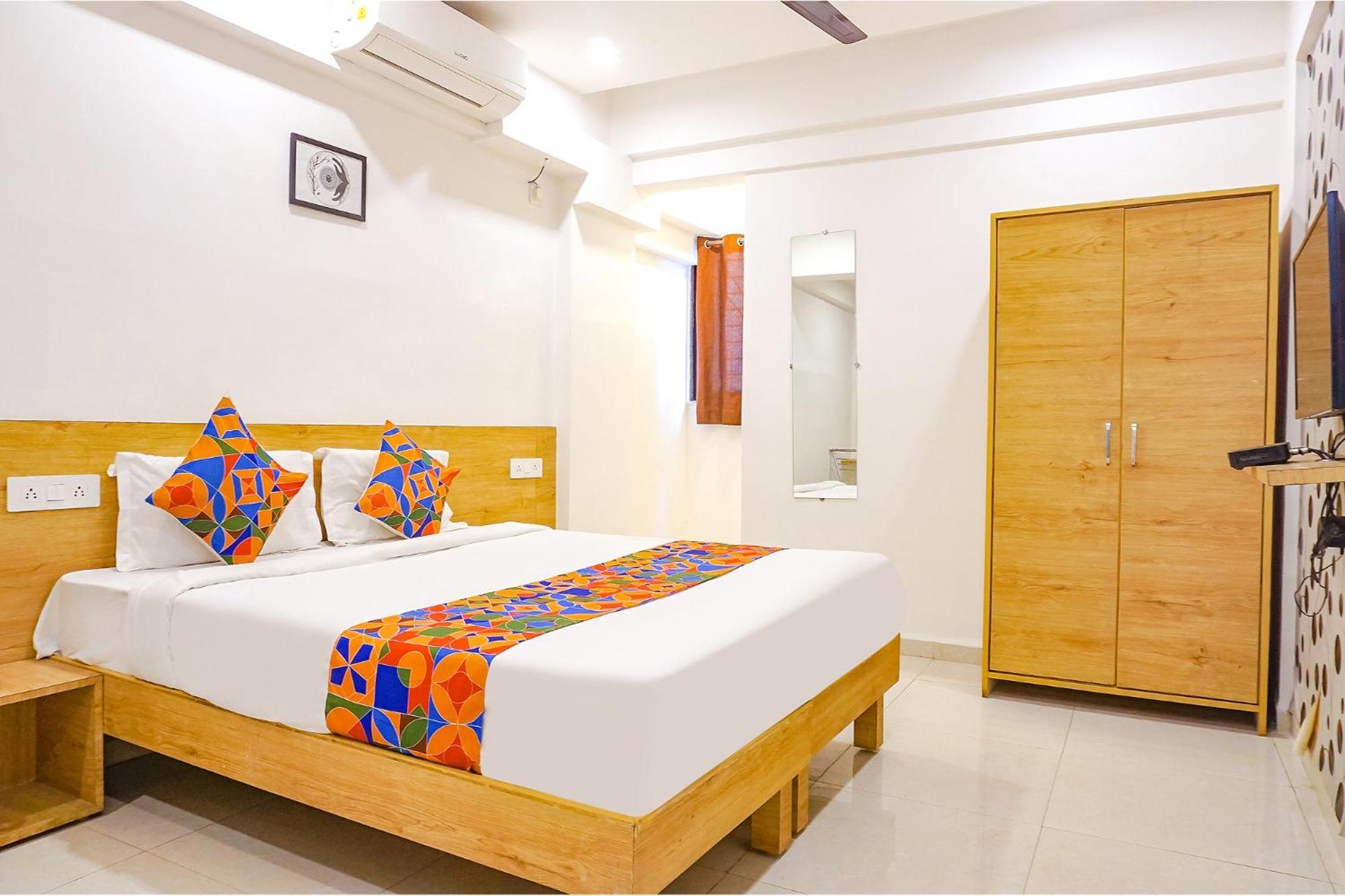 Fabhotel Saffron Inn I - Nr Darshan Museum Pune Bagian luar foto