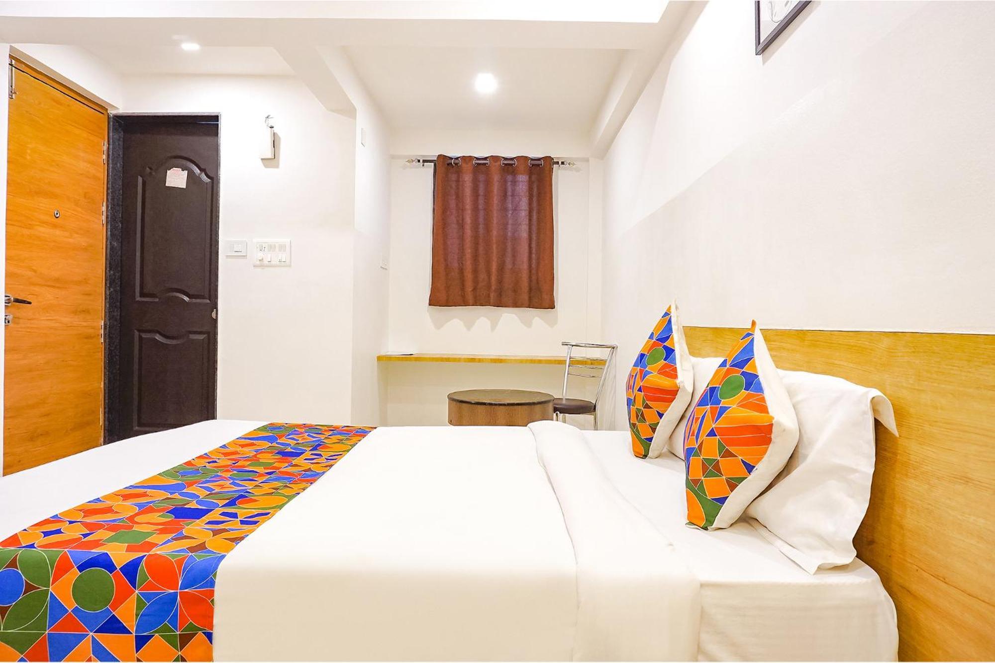 Fabhotel Saffron Inn I - Nr Darshan Museum Pune Bagian luar foto