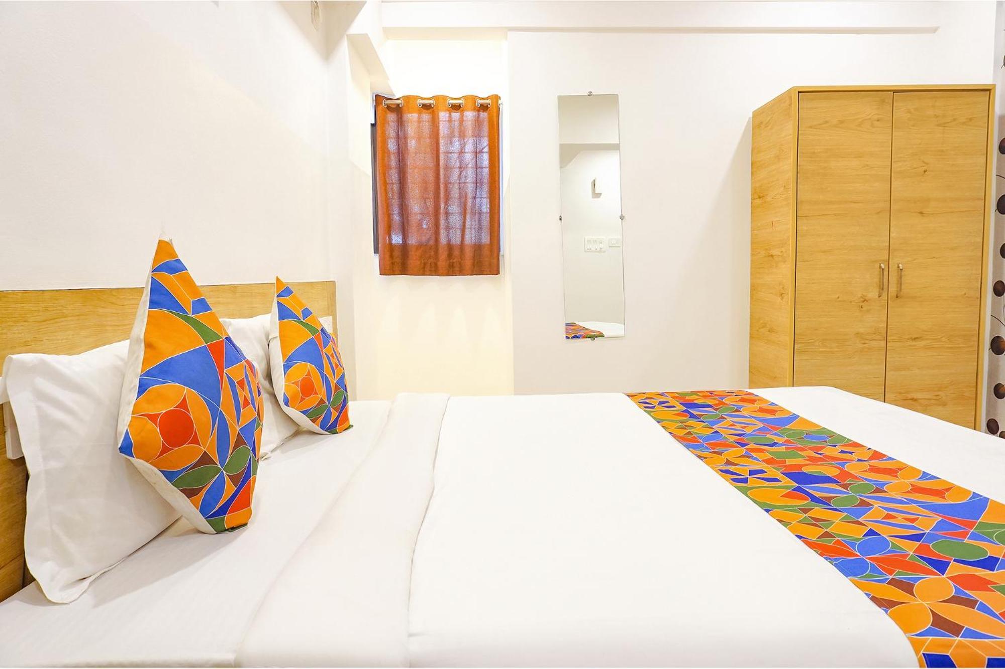 Fabhotel Saffron Inn I - Nr Darshan Museum Pune Bagian luar foto