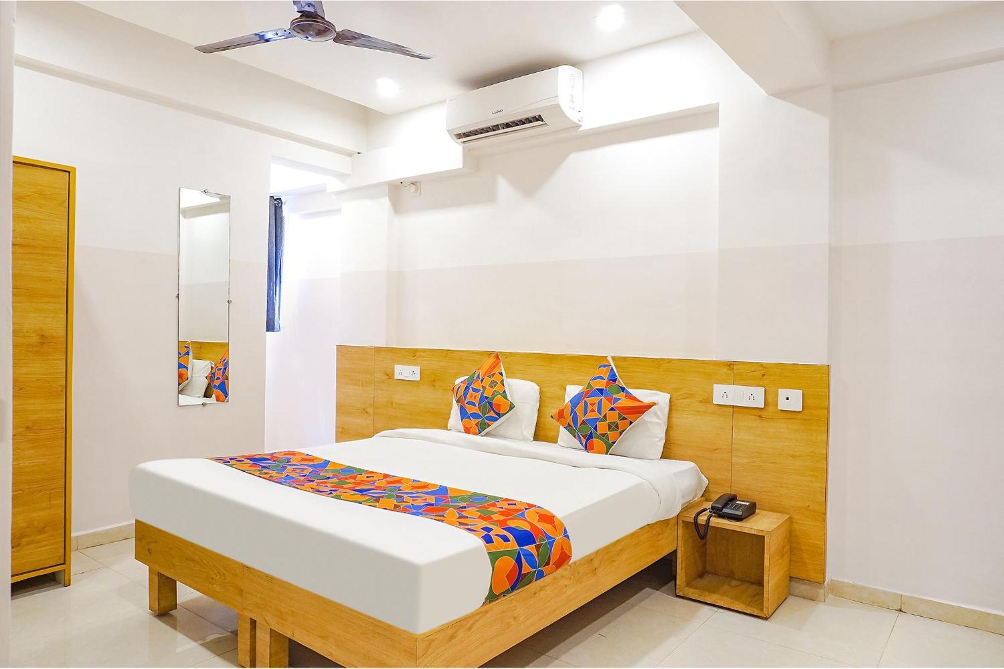 Fabhotel Saffron Inn I - Nr Darshan Museum Pune Bagian luar foto